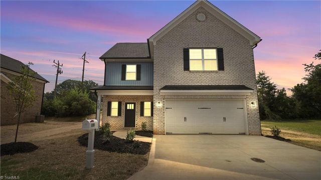 135 Glasmere Court, Winston-salem, NC 27101