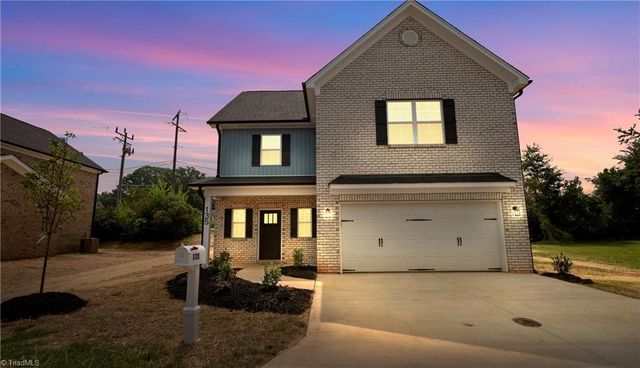 135 Glasmere Court, Winston-salem, NC 27101