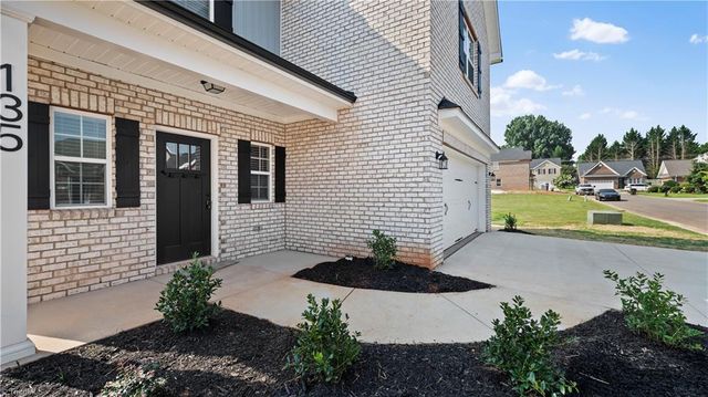 135 Glasmere Court, Winston-salem, NC 27101
