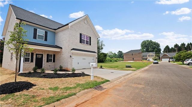 135 Glasmere Court, Winston-salem, NC 27101