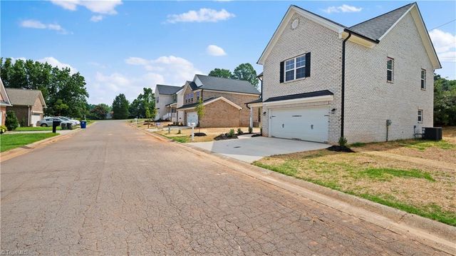 135 Glasmere Court, Winston-salem, NC 27101