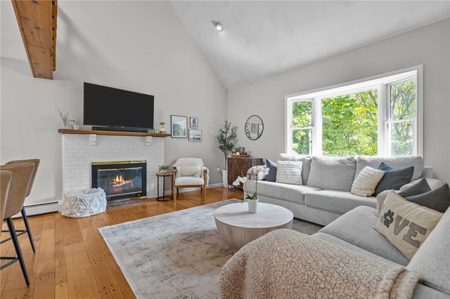 20 Oakridge Drive, Cranston, RI 02921