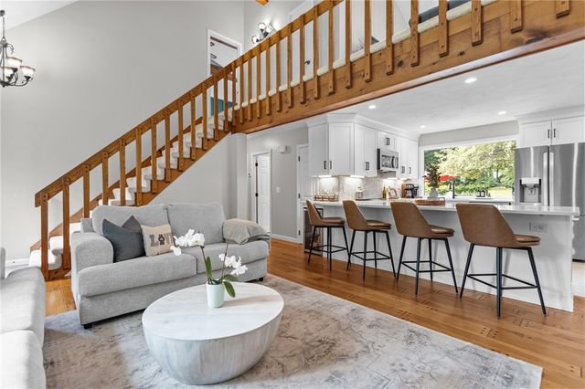 20 Oakridge Drive, Cranston, RI 02921