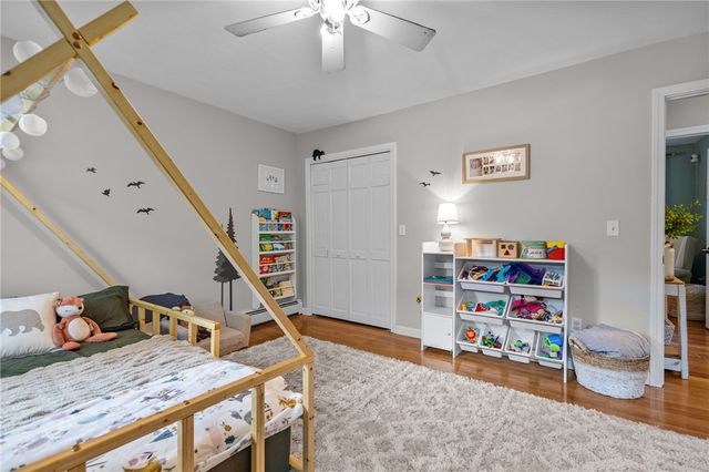 20 Oakridge Drive, Cranston, RI 02921