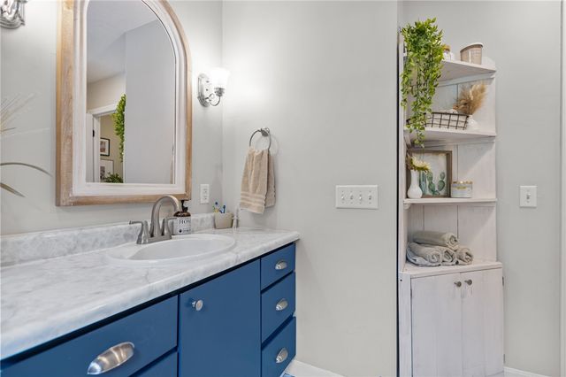 20 Oakridge Drive, Cranston, RI 02921
