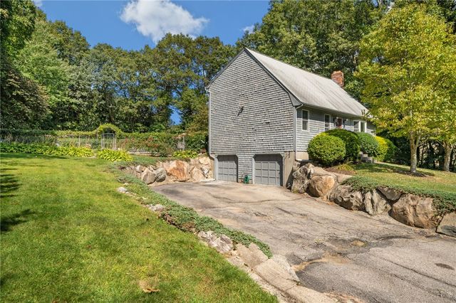 20 Oakridge Drive, Cranston, RI 02921