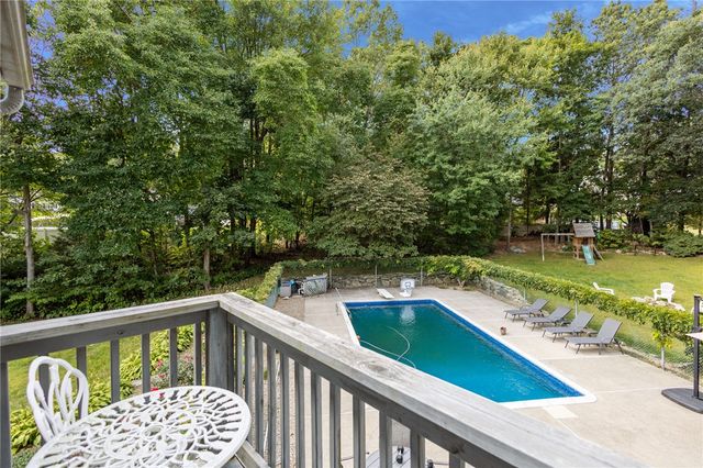 20 Oakridge Drive, Cranston, RI 02921