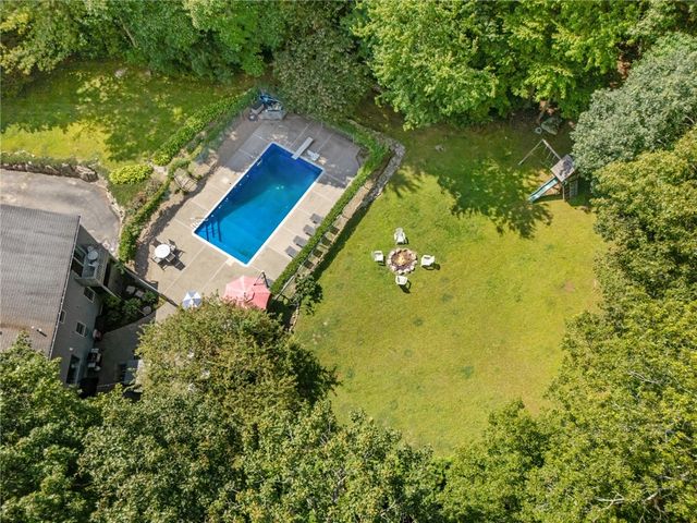 20 Oakridge Drive, Cranston, RI 02921