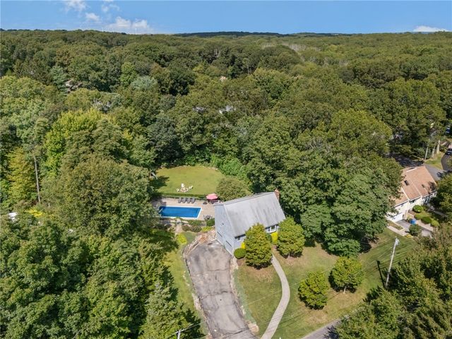 20 Oakridge Drive, Cranston, RI 02921