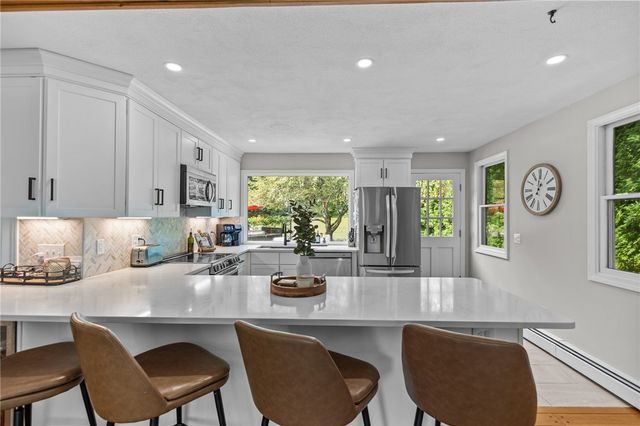 20 Oakridge Drive, Cranston, RI 02921