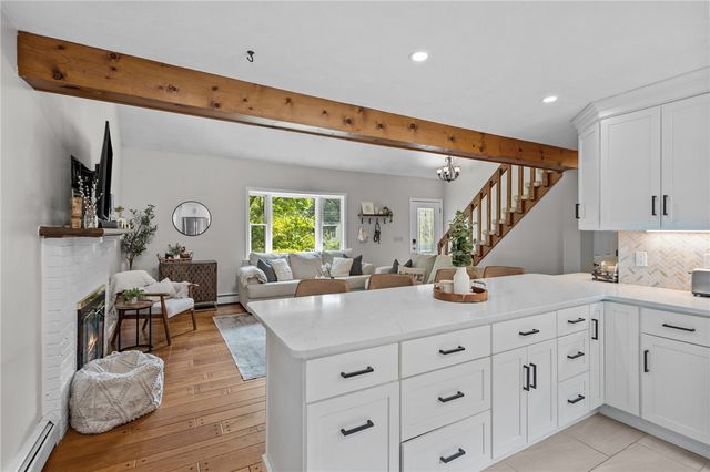 20 Oakridge Drive, Cranston, RI 02921