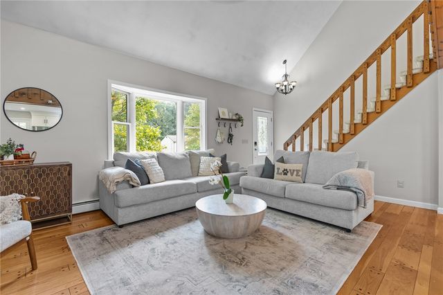 20 Oakridge Drive, Cranston, RI 02921