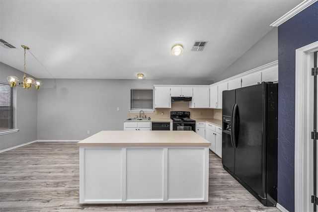 1622 SE Hillcrest Ave, Lawton, OK 73501