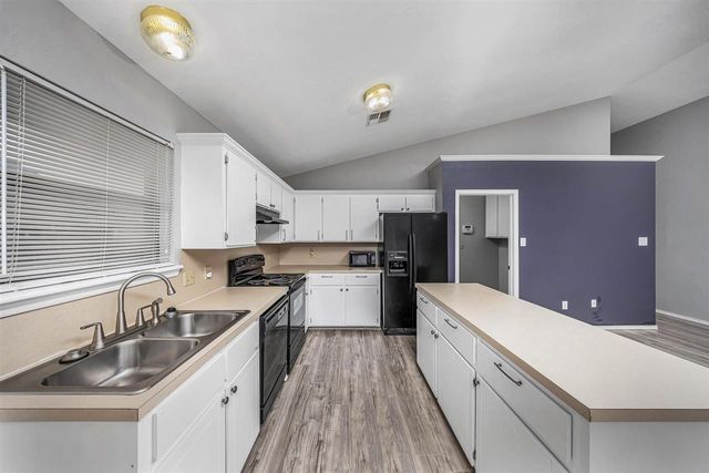 1622 SE Hillcrest Ave, Lawton, OK 73501