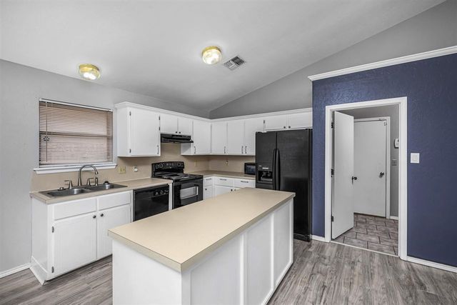 1622 SE Hillcrest Ave, Lawton, OK 73501