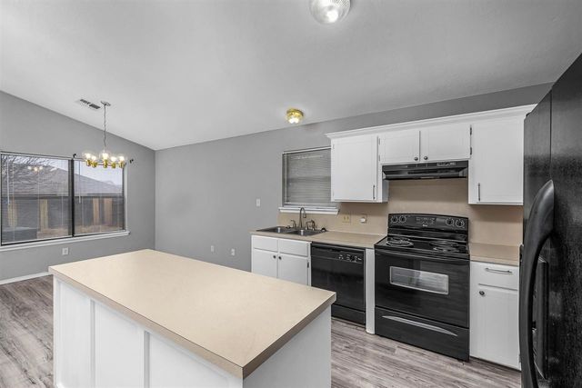 1622 SE Hillcrest Ave, Lawton, OK 73501