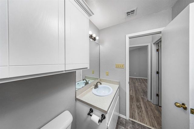 1622 SE Hillcrest Ave, Lawton, OK 73501