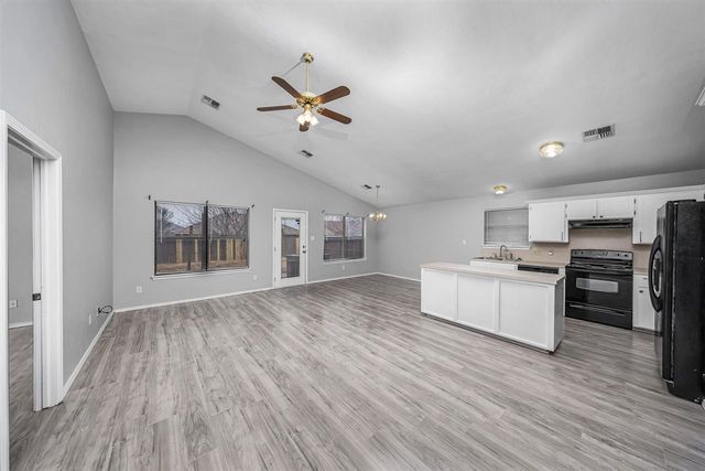 1622 SE Hillcrest Ave, Lawton, OK 73501