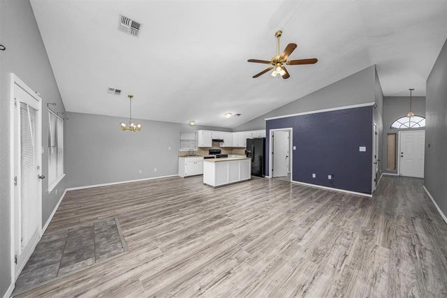 1622 SE Hillcrest Ave, Lawton, OK 73501