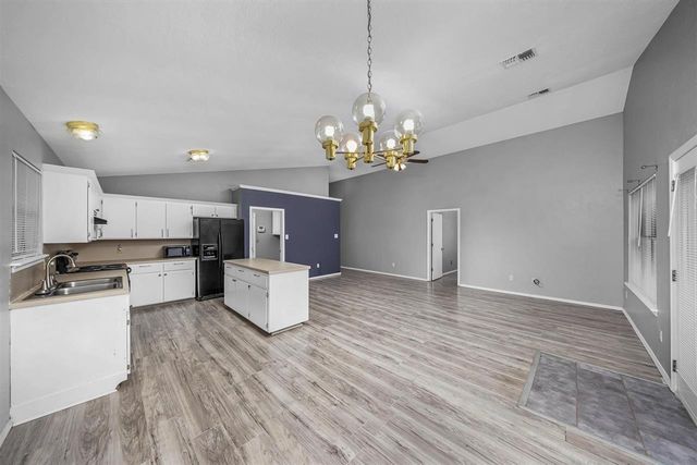 1622 SE Hillcrest Ave, Lawton, OK 73501