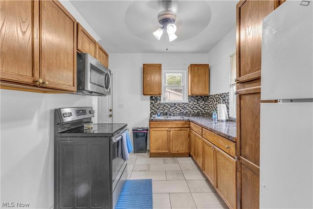 5821 Merkle Avenue, Parma, OH 44129