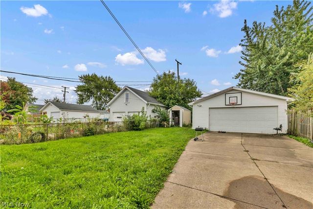 5821 Merkle Avenue, Parma, OH 44129