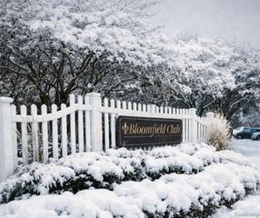 748 E Fox Hills Drive, Bloomfield Village, MI 48304