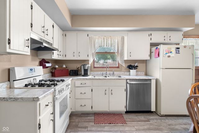 7712 Poplar Road, Brownsburg, IN 46112