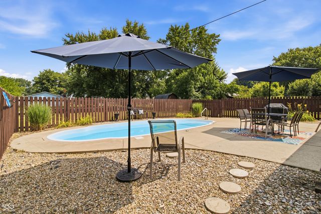7712 Poplar Road, Brownsburg, IN 46112