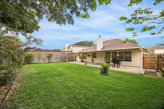 10719 Knoll Bend Lane, Houston, TX 77070