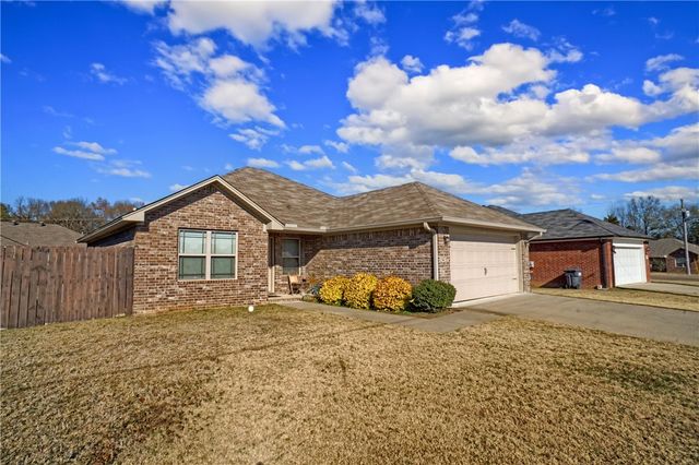 1617 E 9th Street, Russellville, AR 72802