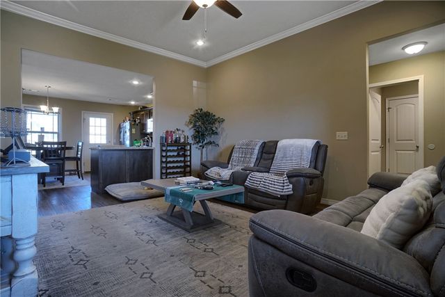 1617 E 9th Street, Russellville, AR 72802