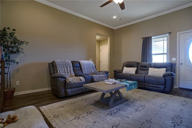 1617 E 9th Street, Russellville, AR 72802