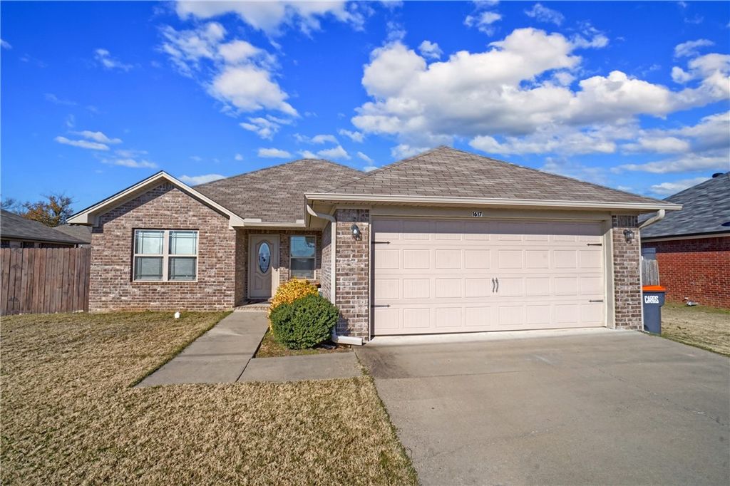 1617 E 9th Street, Russellville, AR 72802