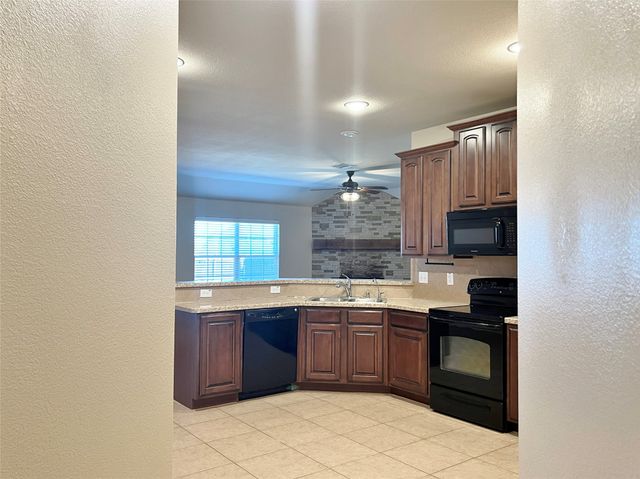 121 Sumac Drive, Waxahachie, TX 75165