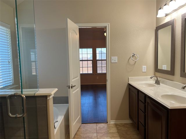 121 Sumac Drive, Waxahachie, TX 75165