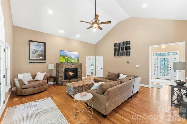 543 Kenway Loop, Mooresville, NC 28117
