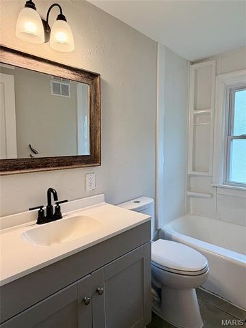 111 Holman Street, Washington, MO 63090