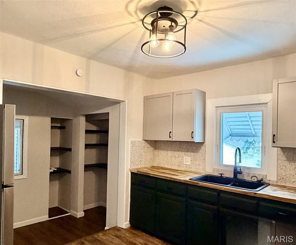 111 Holman Street, Washington, MO 63090