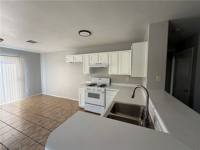 1864 Star Sapphire Court, Las Vegas, NV 89106