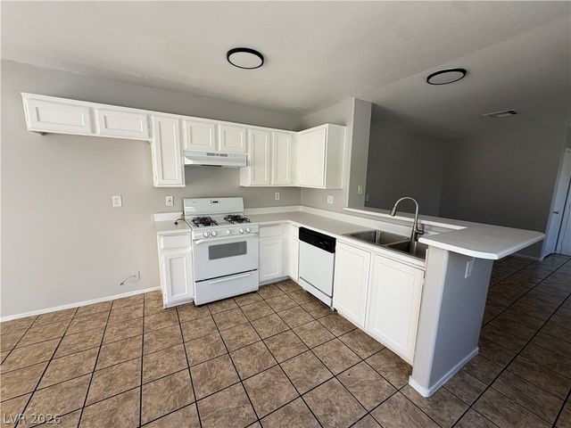 1864 Star Sapphire Court, Las Vegas, NV 89106