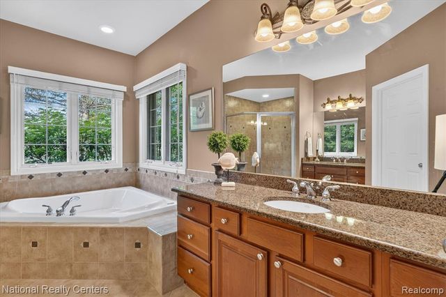 2225 Canterwood, Highland, MI 48357