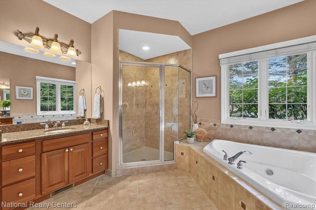 2225 Canterwood, Highland, MI 48357