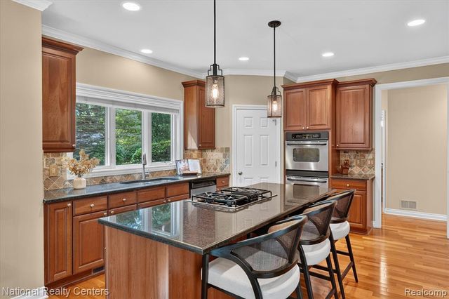 2225 Canterwood, Highland, MI 48357