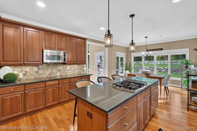 2225 Canterwood, Highland, MI 48357