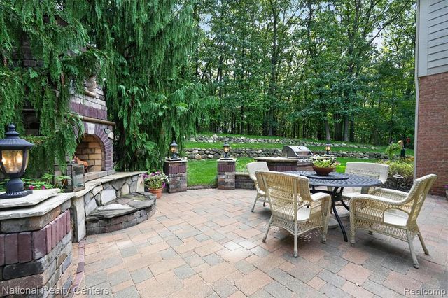 2225 Canterwood, Highland, MI 48357