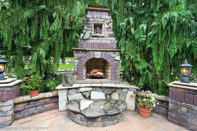 2225 Canterwood, Highland, MI 48357