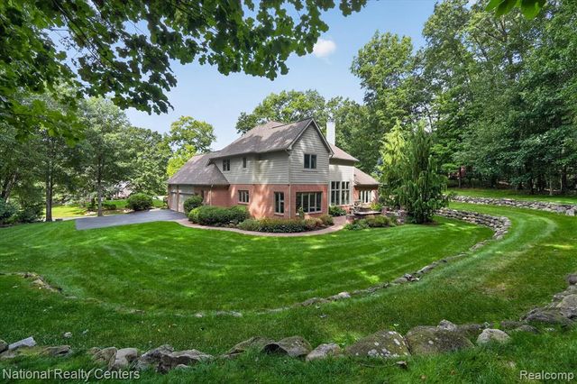 2225 Canterwood, Highland, MI 48357