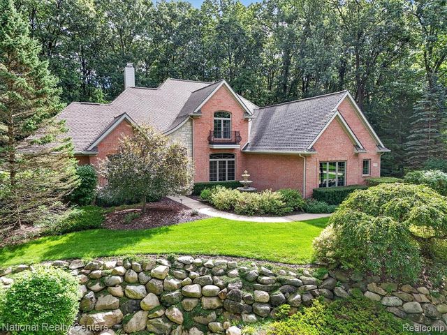 2225 Canterwood, Highland, MI 48357