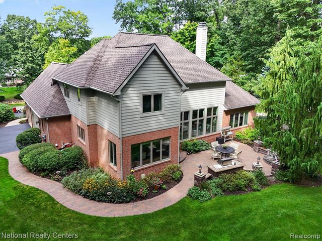 2225 Canterwood, Highland, MI 48357